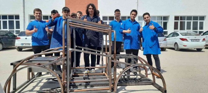 Bilecikli Lise Öğrencilerin Tasarladığı Elektrikli Araç Teknofest Finalinde
