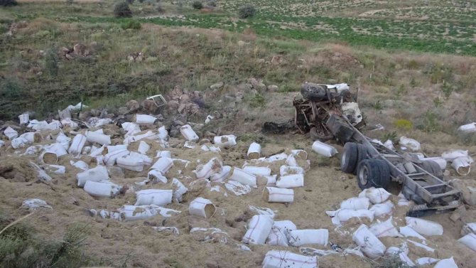 Kayseri’de Şarampole Uçan Kamyon Kağıt Gibi Ezildi: 3 Ölü