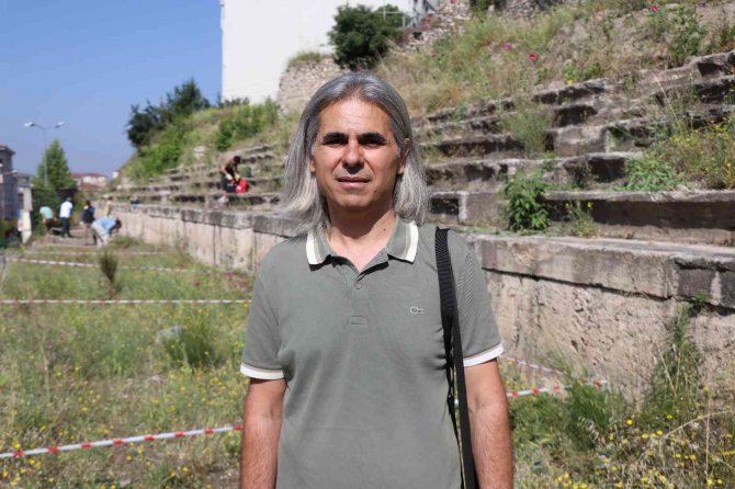 Roma Döneminden Kalan Stadyum Gün Yüzüne Çıkarılıyor