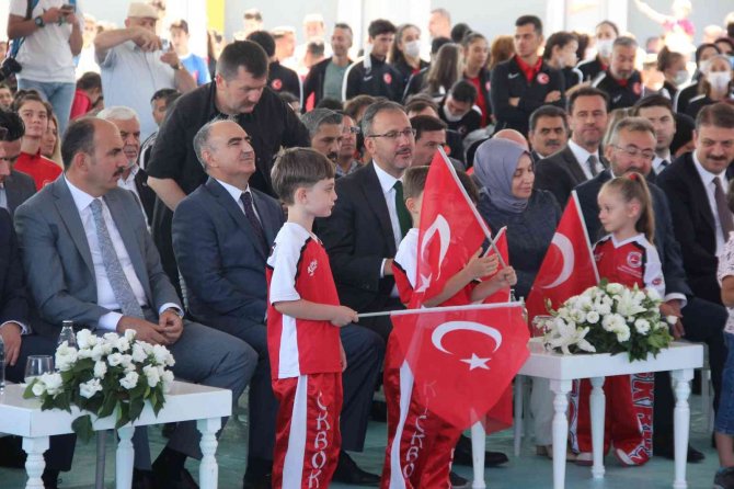Bakan Kasapoğlu: “Gençlerle Aramıza Kimse Giremeyecek”