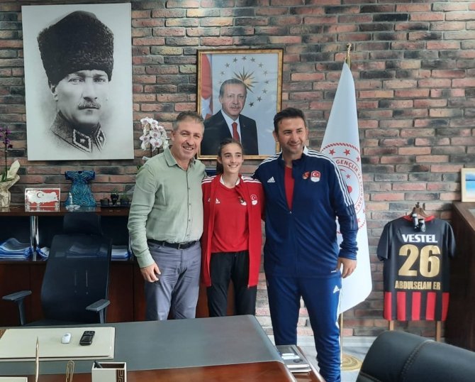 İ̇l Müdürü Er, Avrupa Şampiyonası’nda Türkiye Rekorunu Kıran Milli Sporcuyu Ağırladı