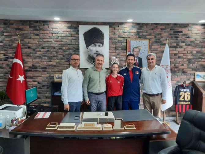 İ̇l Müdürü Er, Avrupa Şampiyonası’nda Türkiye Rekorunu Kıran Milli Sporcuyu Ağırladı