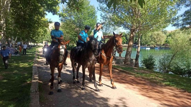 Atlı Jandarma Timi’nin Park Ve Mesire Alanlarındaki Görevi Sona Erdi