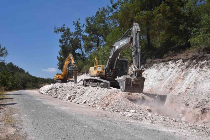 Büyükşehirden 30 Kilometrelik Güzergâhta Yoğun Çalışma
