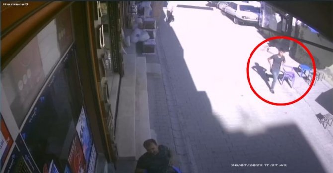 Araçta Engelli Vatandaşın Telefonunu Elinden Çalan Hırsız, Polis Ekipleri Tarafından Yakalandı