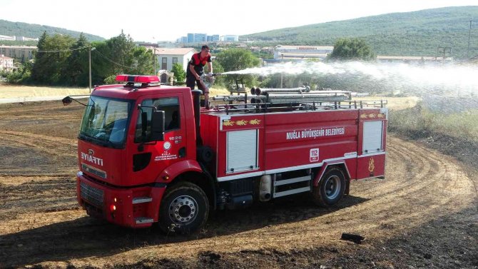 Menteşe’de Ot Yangını