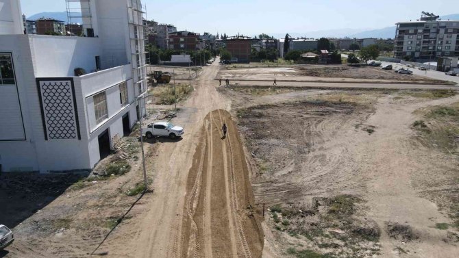 Şirinevler Mahallesi’nde Park Ve Sokak Yapım Çalışmaları Sürüyor