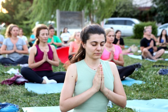 Altınşehir Sakinleri Yogada Buluştu
