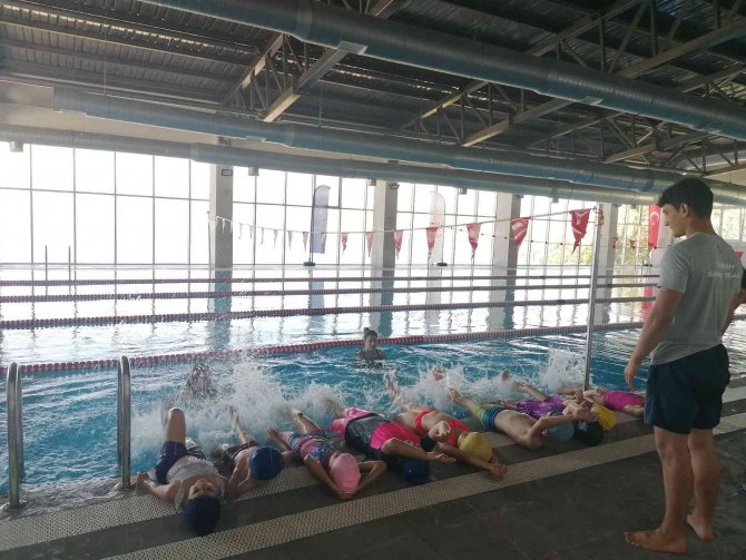 Yüzme Kursuna 700 Öğrenci Kayıt Yaptırdı