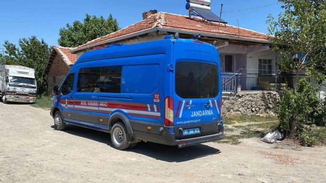 Kayınvalidesinin Evinde Tartıştığı Karısını Silahla Vurdu