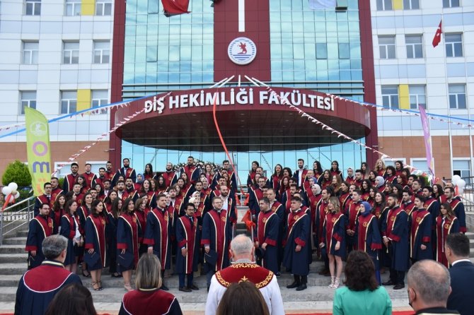 Omü Diş Hekimliği Fakültesi’nde Mezuniyet Heyecanı