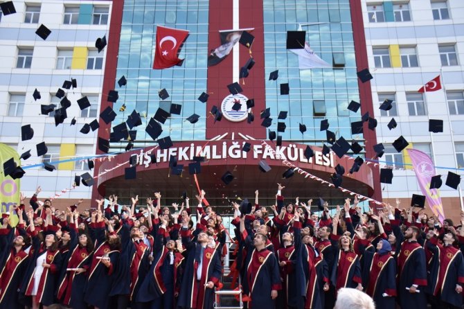 Omü Diş Hekimliği Fakültesi’nde Mezuniyet Heyecanı