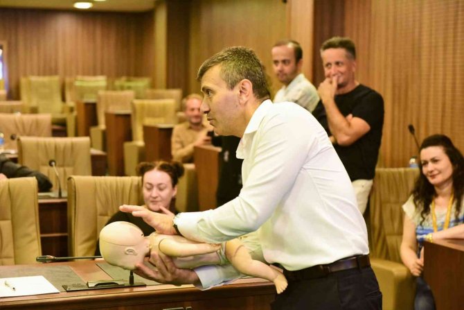 Belediye Personellerine İlk Yardım Eğitimi Verildi