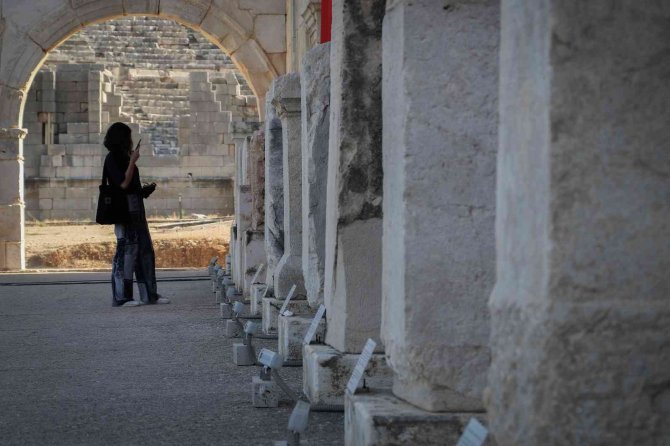 Patara Antik Kenti Ziyaretçilerini Adeta Geçmişe Götürüyor
