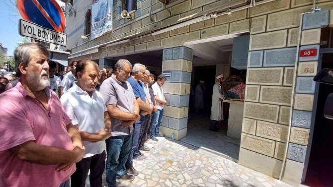 Öldürülüp Cesedi Ormanlık Alana Atılan Pınar Damar Son Yolculuğuna Uğurlandı