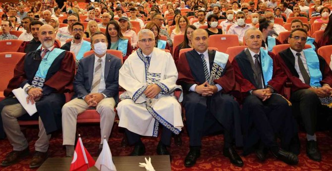 Esogü Diş Hekimliği Fakültesi 2022 Mezunlarını Verdi