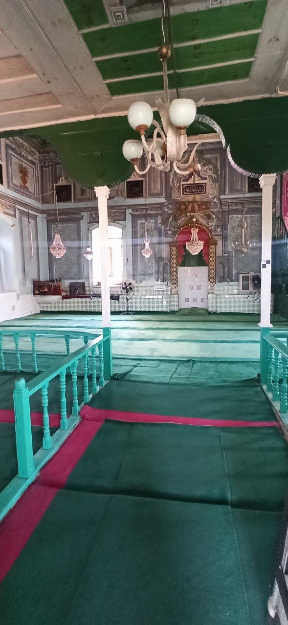 Burhaniye’deki Cami Görenleri Hayran Bırakıyor