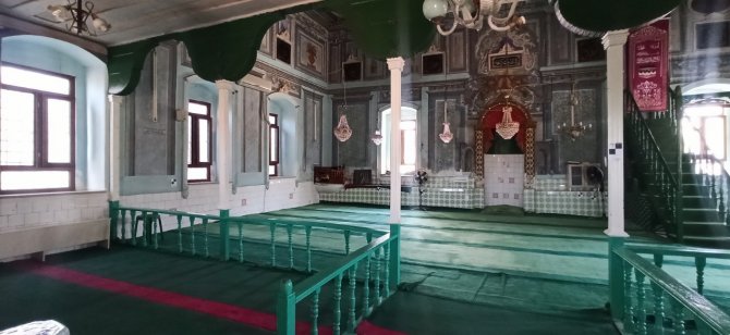 Burhaniye’deki Cami Görenleri Hayran Bırakıyor