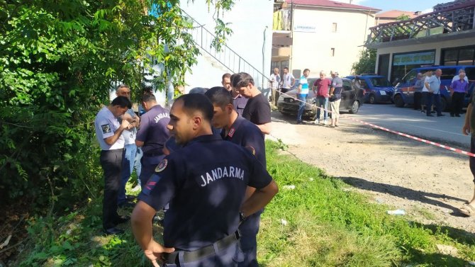 Otomobil Melen Çayı’na Düştü, Ekipler Sürücüyü Bulmak İçin Seferber Oldu