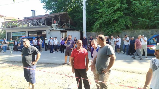 Otomobil Melen Çayı’na Düştü, Ekipler Sürücüyü Bulmak İçin Seferber Oldu