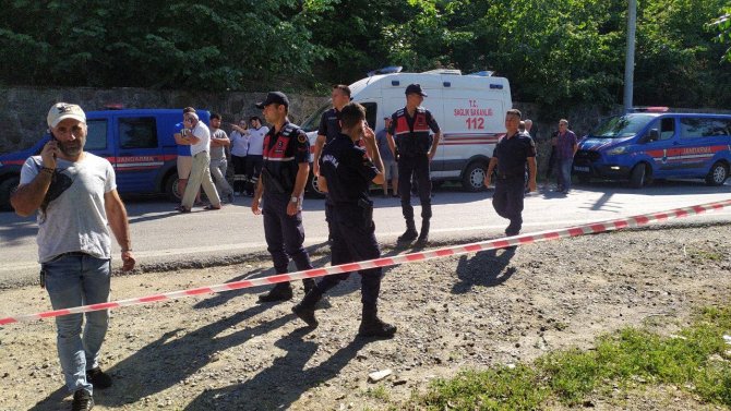 Otomobil Melen Çayı’na Düştü, Ekipler Sürücüyü Bulmak İçin Seferber Oldu
