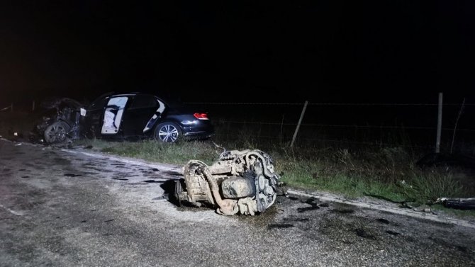 Sakarya’da İki Otomobil Ve Traktör Kazaya Karıştı: 1 Ölü, 4 Yaralı