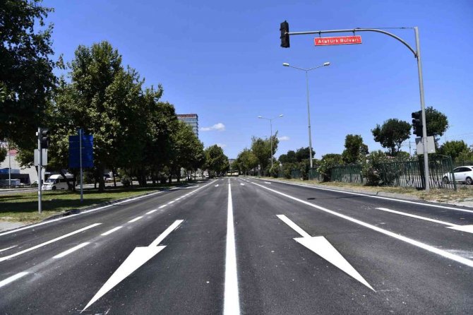 Atatürk Bulvarı Baştan Sona Yenileniyor
