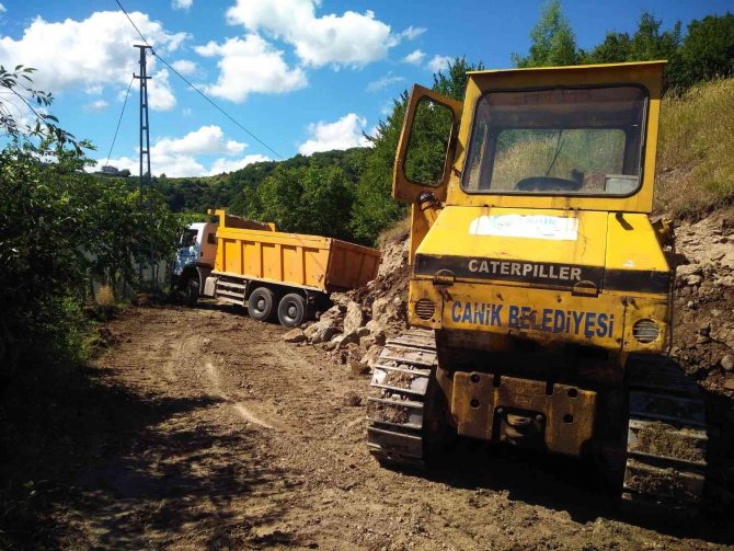 Sandıkçı: “İ̇lçemizin Ulaşım Ağını Güçlendiriyoruz”