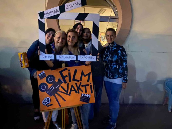 Anaokul Bahçesinde Açık Hava Film Etkinliği