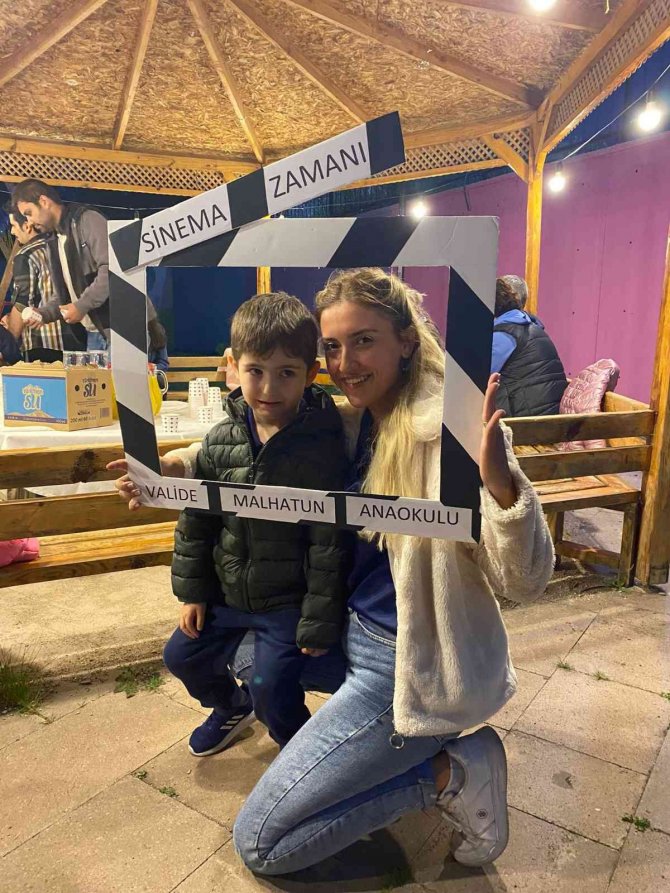 Anaokul Bahçesinde Açık Hava Film Etkinliği