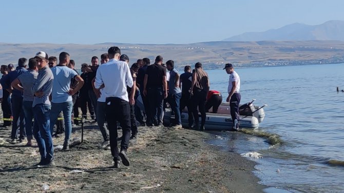 Van Gölü’ne Giren Çocuklardan 3’ünün Cansız Bedeni Bulundu