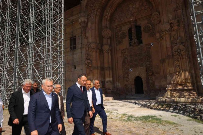 Unesco’nun Dünya Kültür Mirası Listesi’ndeki Cami Kısa Zamanda Ziyarete Açılacak