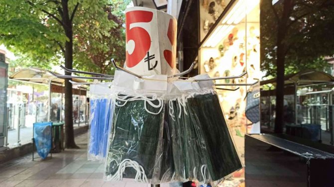 Vakalar Tırmanınca Maske Satışları Önemli Ölçüde Arttı