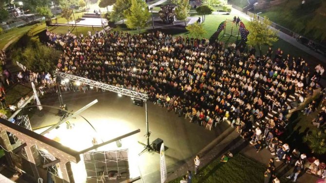Turgutlu’da ‘Hırsız’ Oyunuyla Kahkaha Tufanı Yaşandı