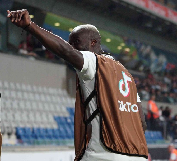 Uefa Avrupa Konferans Ligi: Medipol Başakşehir: 0 - Maccabi Netanya: 1 (İ̇lk Yarı)