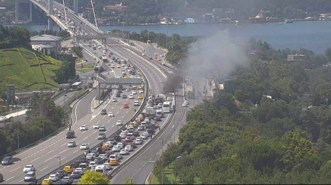 15 Temmuz Şehitler Köprüsü Girişinde Motosiklet Alev Alev Yandı