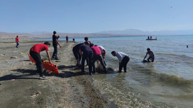 Van Gölü’ne Giren Çocuklardan 2’sinin Cansız Bedeni Bulundu
