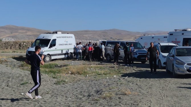 Van Gölü’ne Giren Çocuklardan 3’ünün Cansız Bedeni Bulundu