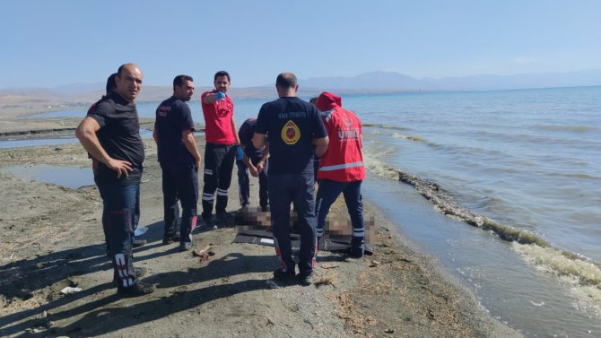Van Gölü’ne Giren Çocuklardan 2’sinin Cansız Bedeni Bulundu