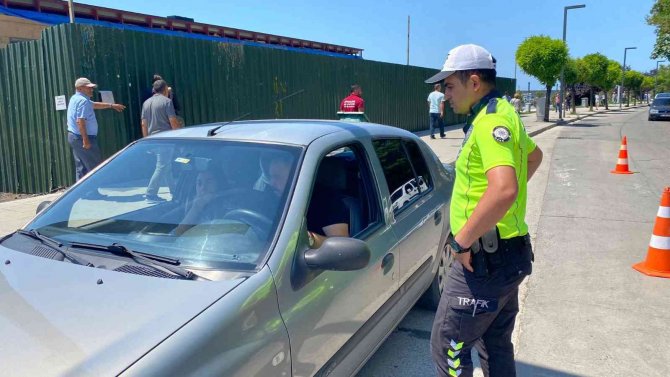 Araçları Tek Tek Sorguladılar, Kurallara Uymayanlara Cezai İşlem Uyguladılar