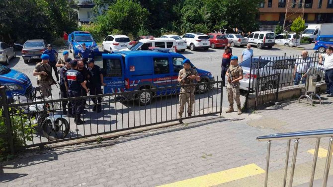 1 Kişiyi Öldürüp, 2 Kişiyi Yaralayan Katil Zanlısı Adliyeye Sevk Edildi