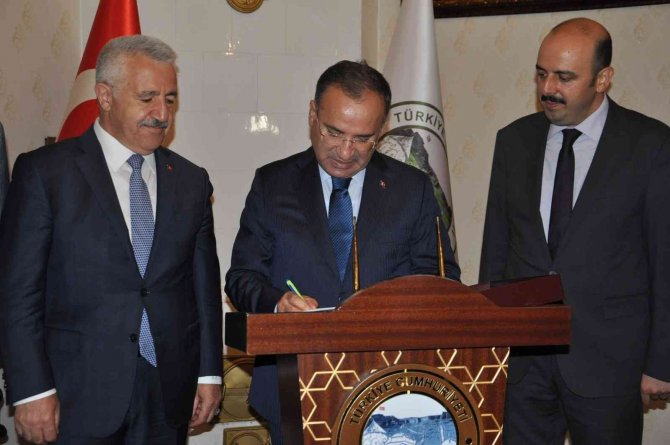 Bakan Bozdağ Kars’ta