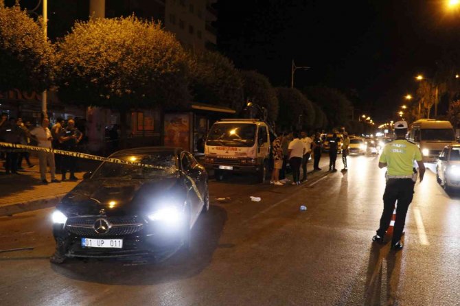 Otomobil Önce Yayaya Sonra Elektrikli Bisikletliye Çarptı: 2 Yaralı