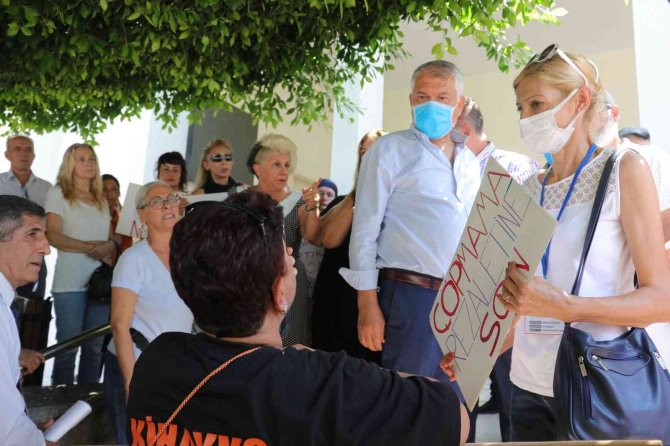 Hayvanseverler 400 Köpeğin Akıbetini Sordu