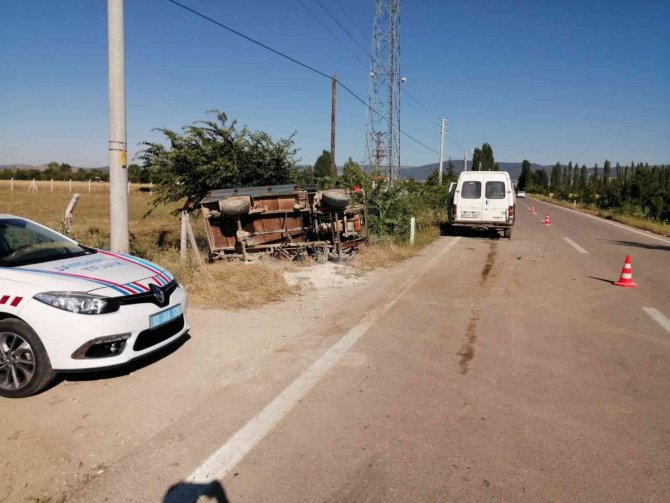 Tarım İşçilerini Taşıyan Araç Devrildi, 5 Kişi Yaralandı