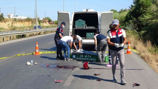 Yolu 300 Metre Kısaltmak İçin Girdiği Ters Yönde Motosiklete Çarpıp Kaçtı: 1 Ölü