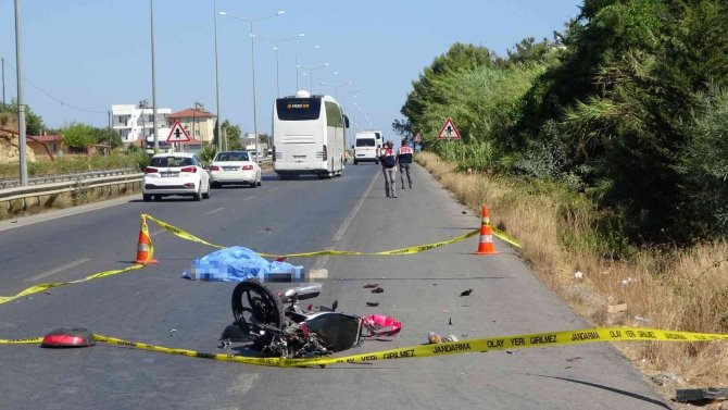 Yolu 300 Metre Kısaltmak İçin Girdiği Ters Yönde Motosiklete Çarpıp Kaçtı: 1 Ölü