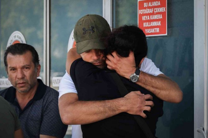 Katliam Gibi Kazada Hayatını Kaybeden 3 Kadının Cenazesi Alındı, Yakınları Gözyaşlarına Boğuldu