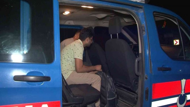 Havasızlıktan Ölmek Üzereyken Jandarmanın Dikkati Sayesinde Kurtarıldılar