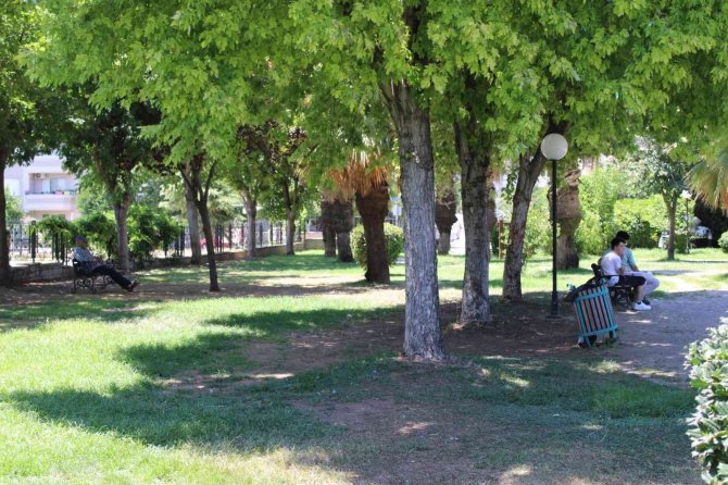 Parkta Serinlediler, Çöplerini Geride Bıraktılar